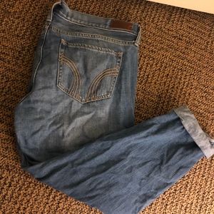 Size 11 boyfriend fit Hollister jeans